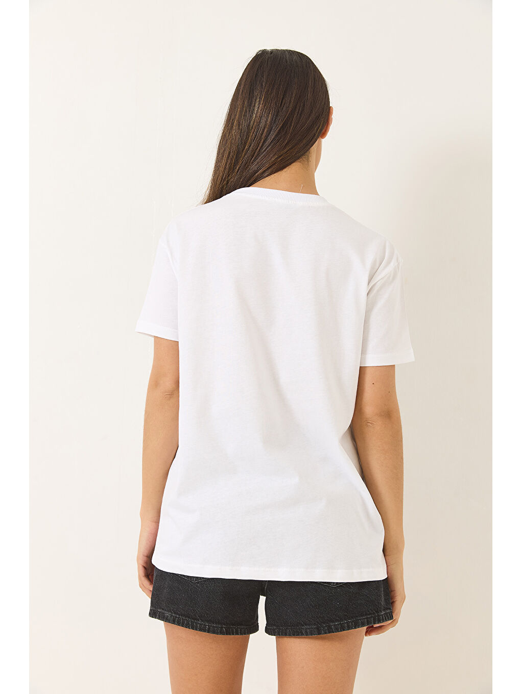 Beyaz Kadın Aksesuarlı Kısa Kollu Pamuklu T-Shirt-4