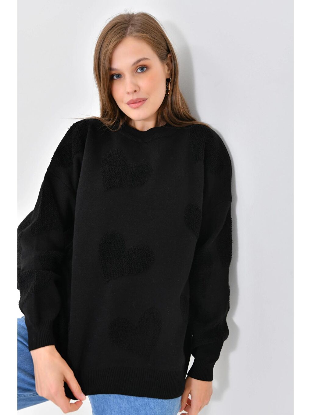 Siyah Kalp Desenli İnce Oversize Triko Kazak