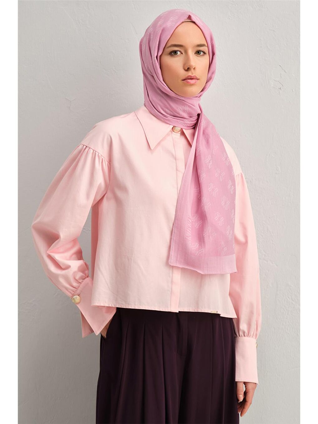 Pembe Ipek Minimal Monogram Desen Şal 32110