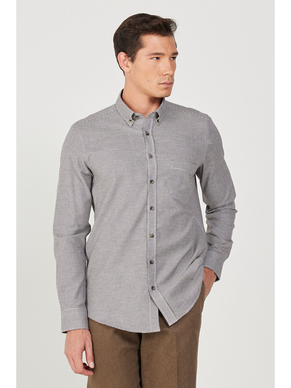 Erkek Kahverengi Slim Fit Dar Kesim Düğmeli Yaka Pamuklu Gömlek