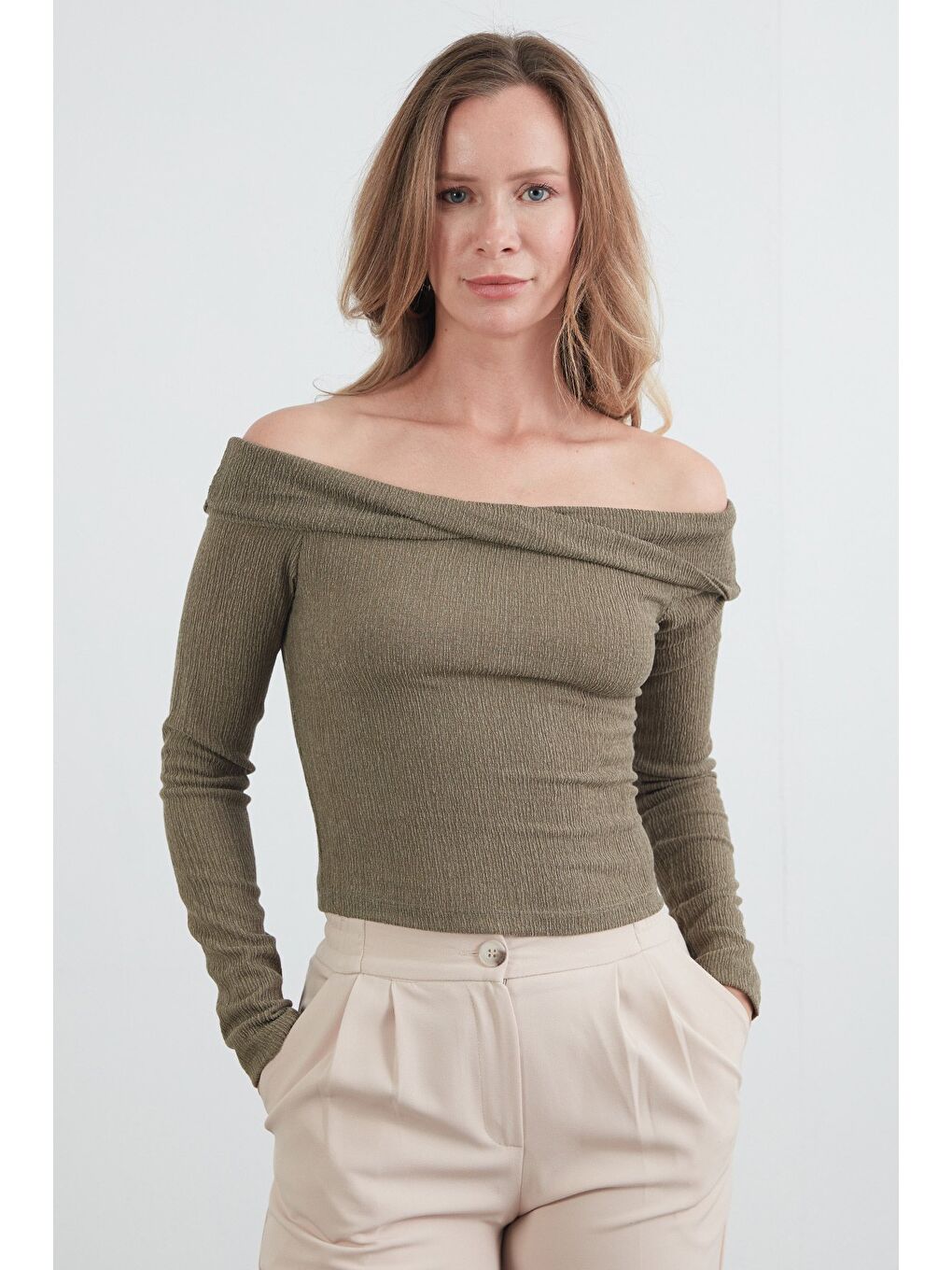 Haki Bürümcük Kumaş Madonna Yaka Bluz