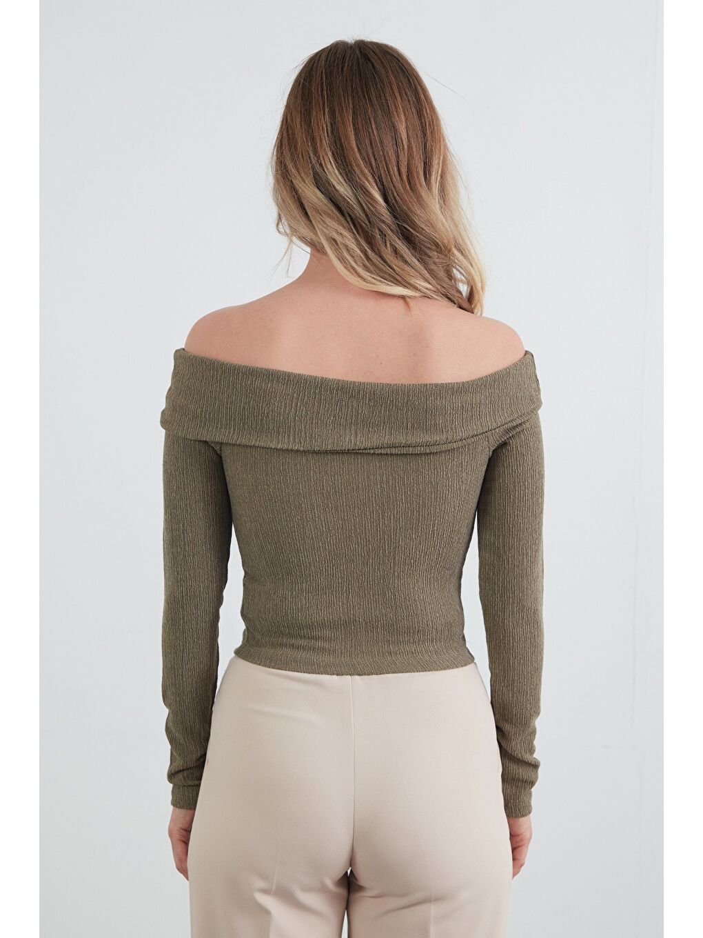 Haki Bürümcük Kumaş Madonna Yaka Bluz-3