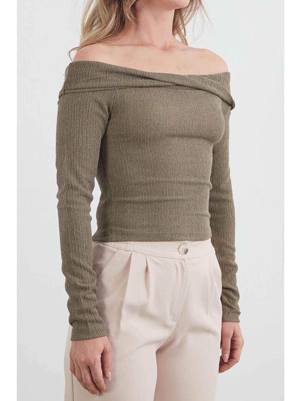 Haki Bürümcük Kumaş Madonna Yaka Bluz-4