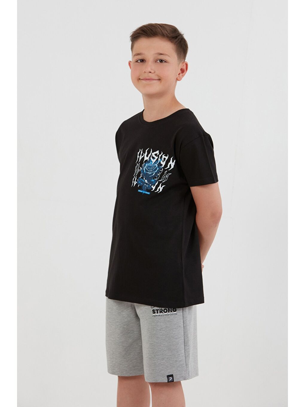 Siyah %100 Pamuk Gül Baskılı Erkek Çocuk Tişört-1