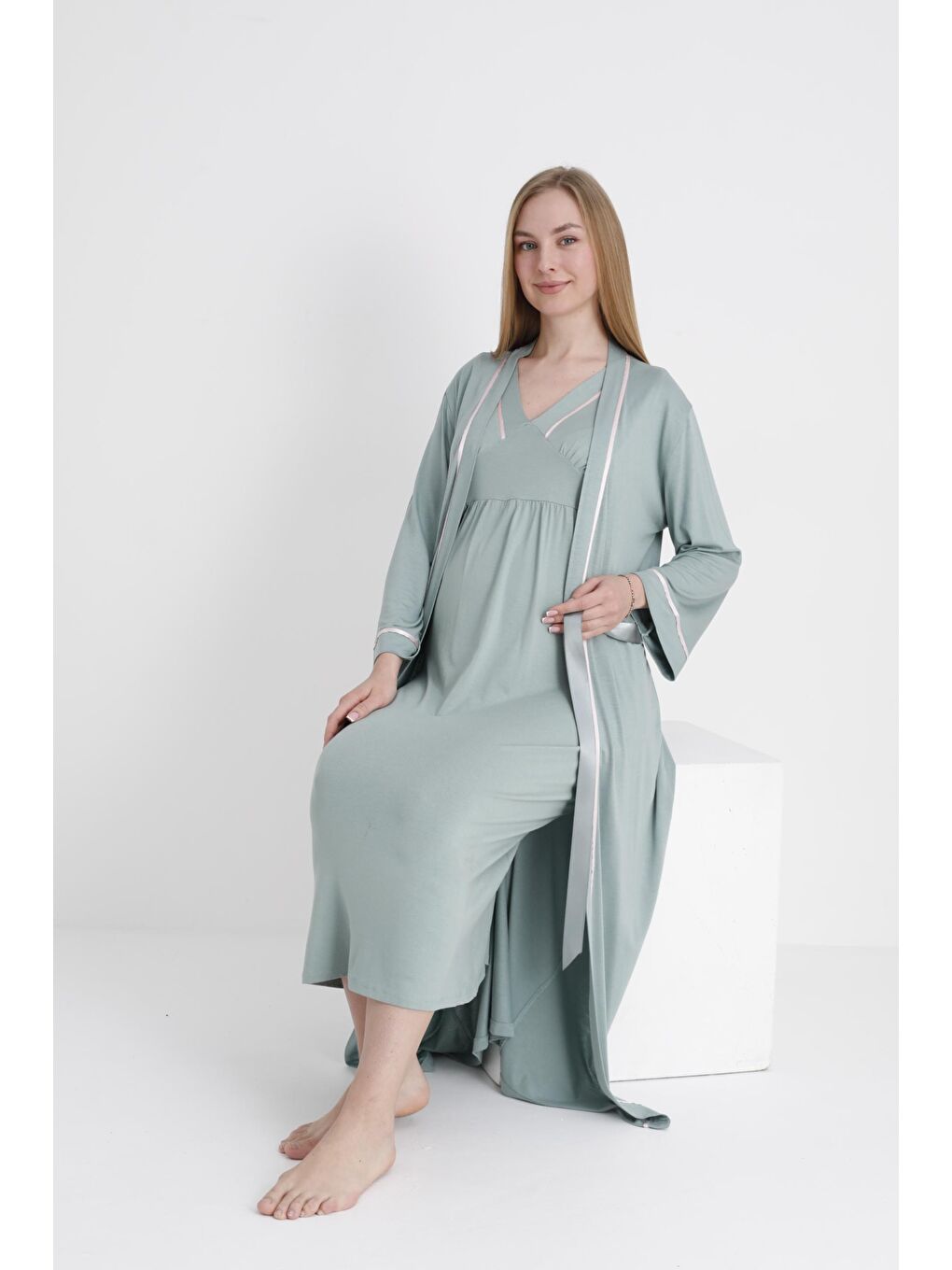 Yeşil Sabahlıklı Hamile ve Lohusa V Yaka Sıfır Kol Gecelik Takımı-1