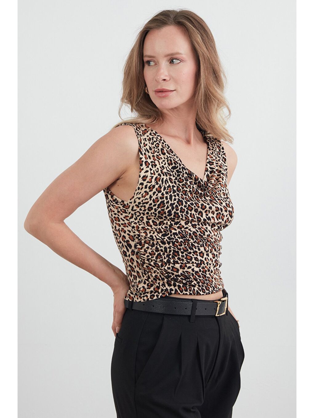 Bej Leopar Desenli Drapeli Degaje Yaka Bluz