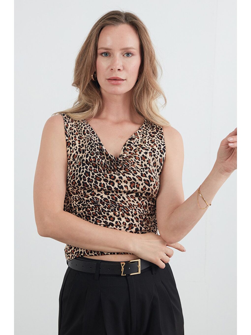 Bej Leopar Desenli Drapeli Degaje Yaka Bluz-1