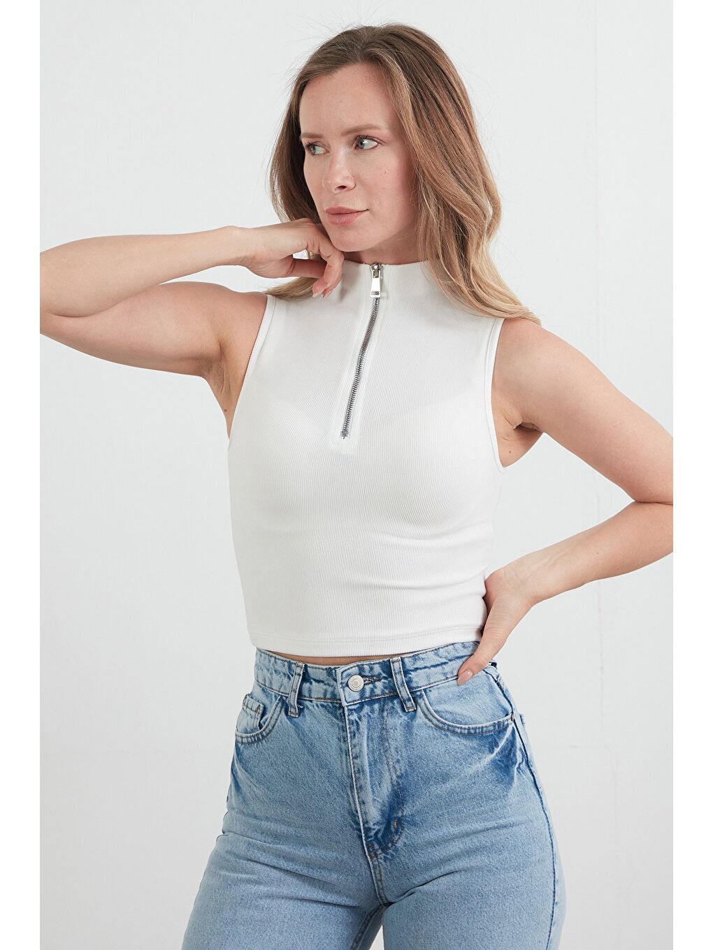 Beyaz Fitilli Yarım Fermuarlı Kolsuz Bluz-1