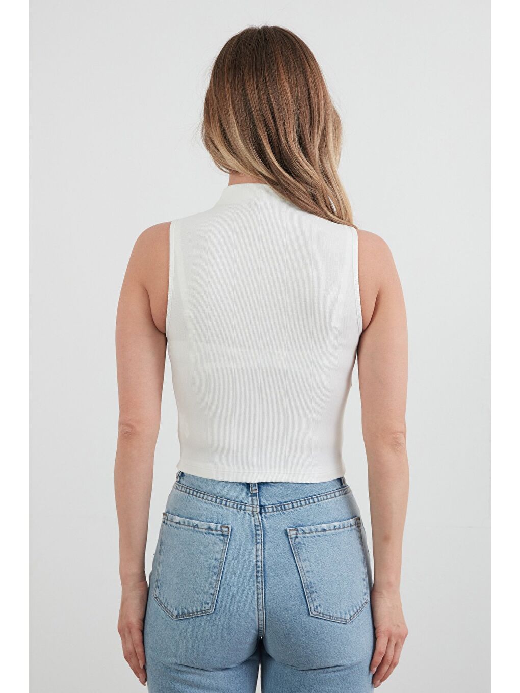 Beyaz Fitilli Yarım Fermuarlı Kolsuz Bluz-3