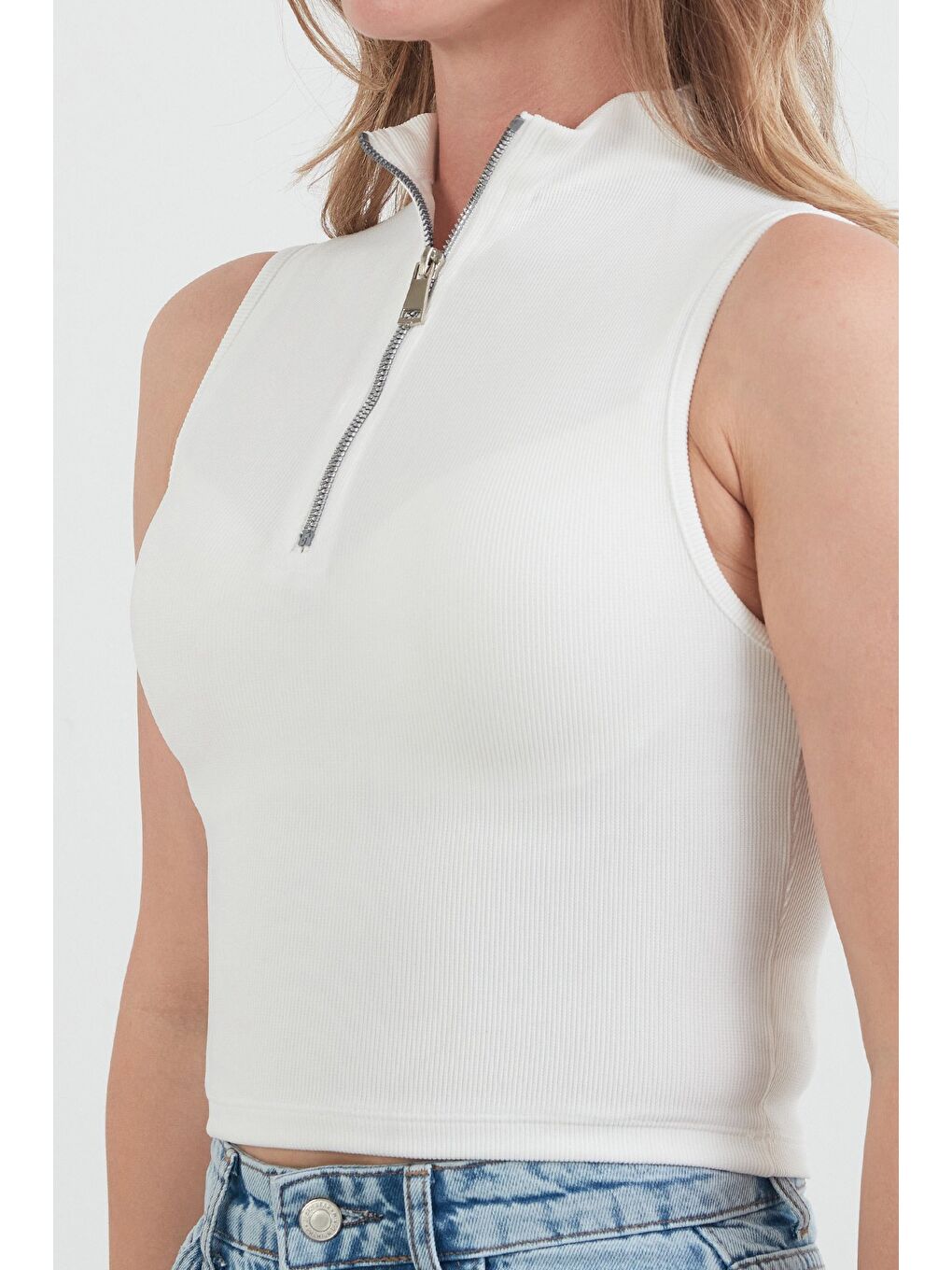 Beyaz Fitilli Yarım Fermuarlı Kolsuz Bluz-4