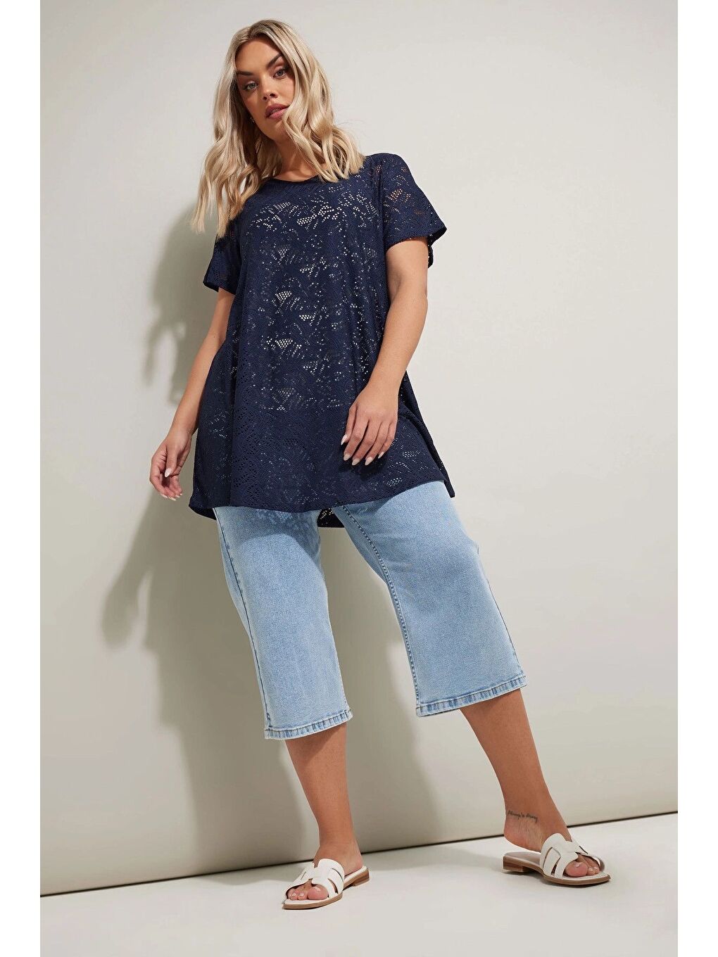 Lacivert Büyük Beden V Yaka Kısa Kollu Astarsız Dantel T-shirt 304095-1