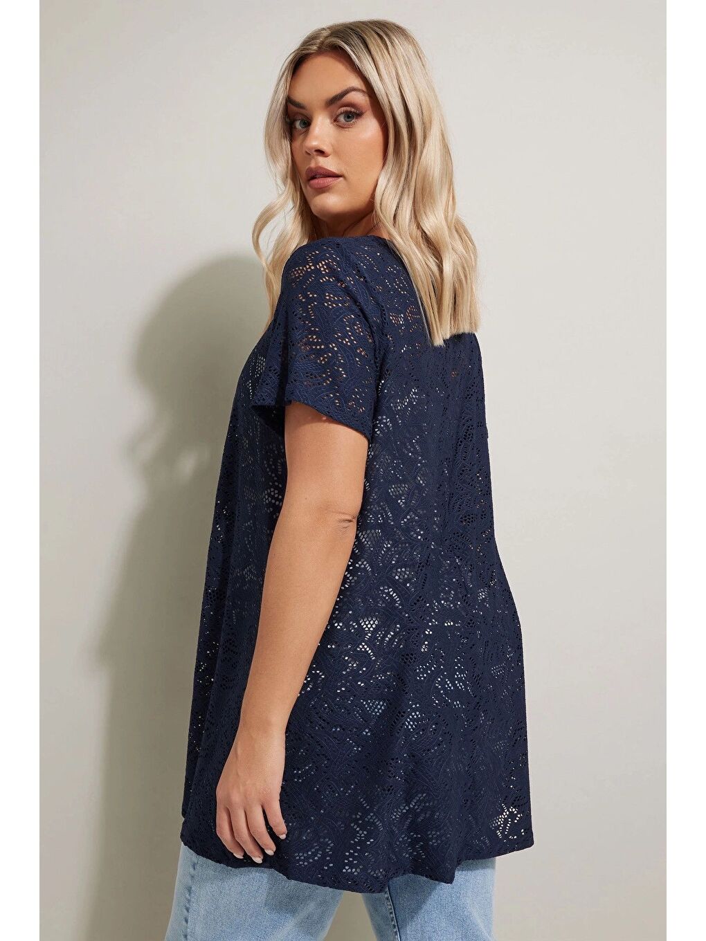 Lacivert Büyük Beden V Yaka Kısa Kollu Astarsız Dantel T-shirt 304095-4