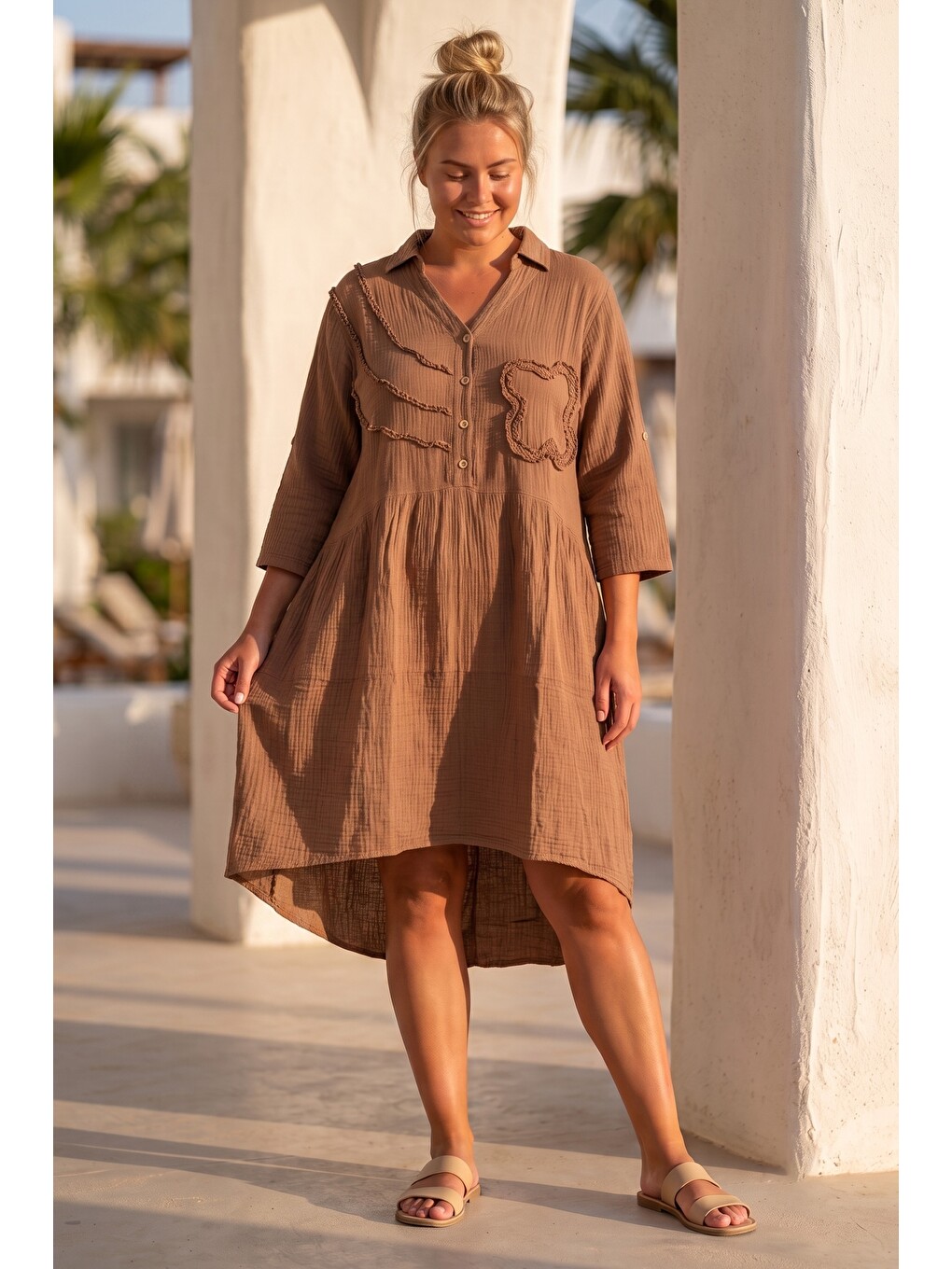 Kahverengi Camel V Yaka 3/4 Kol Düğmeli Süzene Nakışlı Casual Müslin Arkası Uzun Oversize Dokuma Elbise 110 65-4