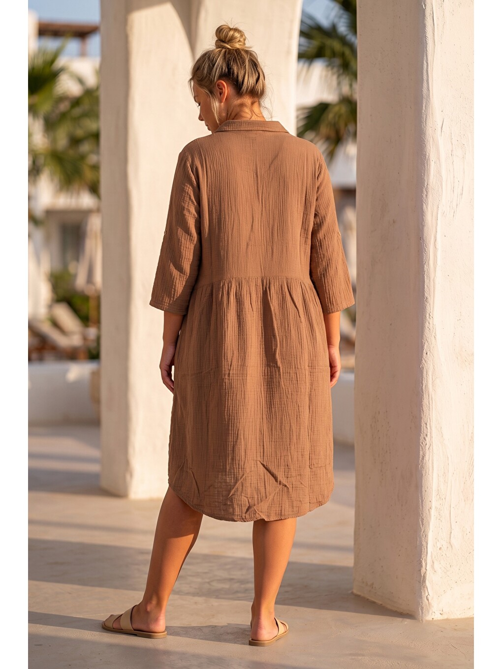 Kahverengi Camel V Yaka 3/4 Kol Düğmeli Süzene Nakışlı Casual Müslin Arkası Uzun Oversize Dokuma Elbise 110 65-7
