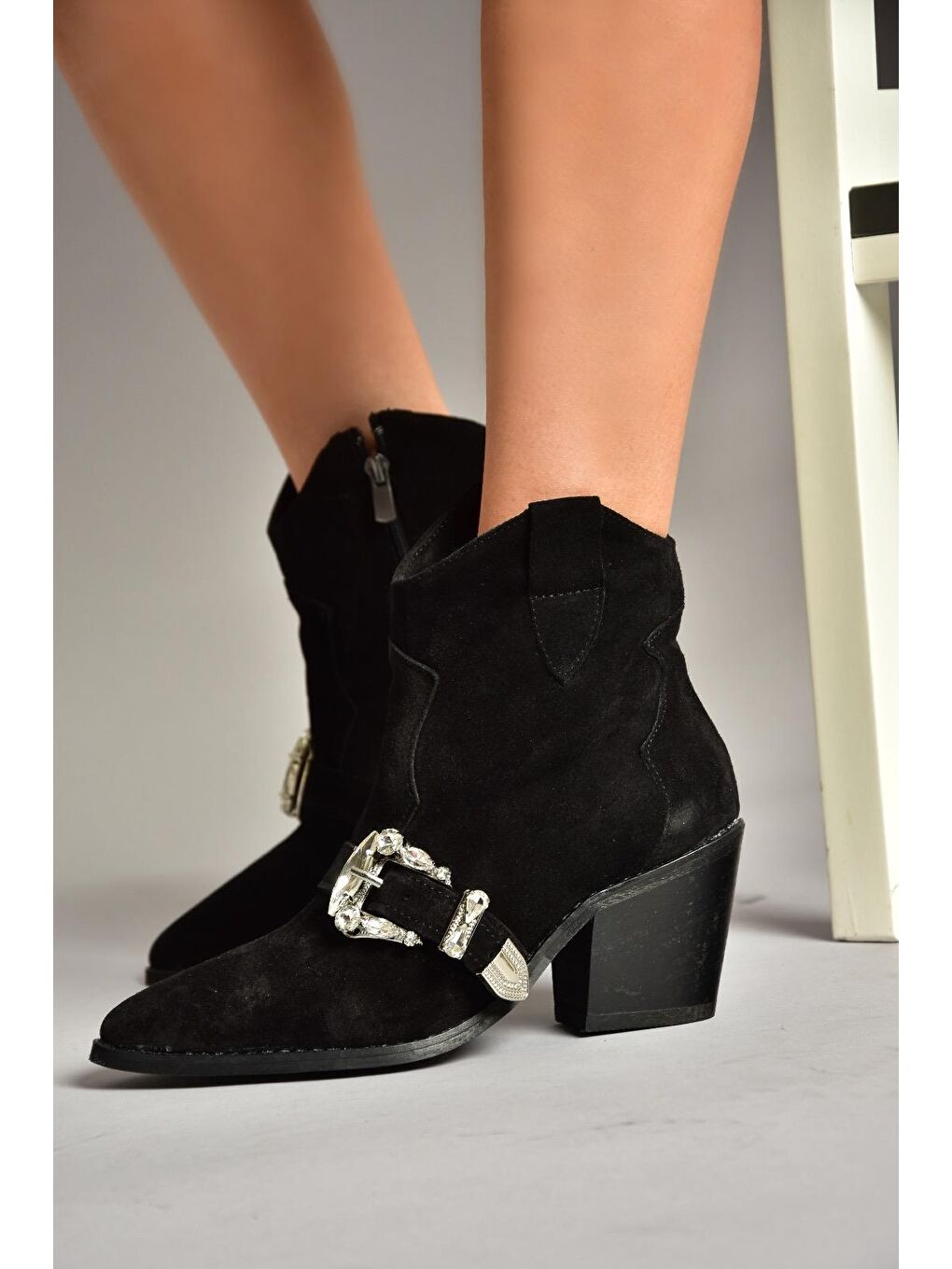 T3803950 Siyah Kadın Bot
