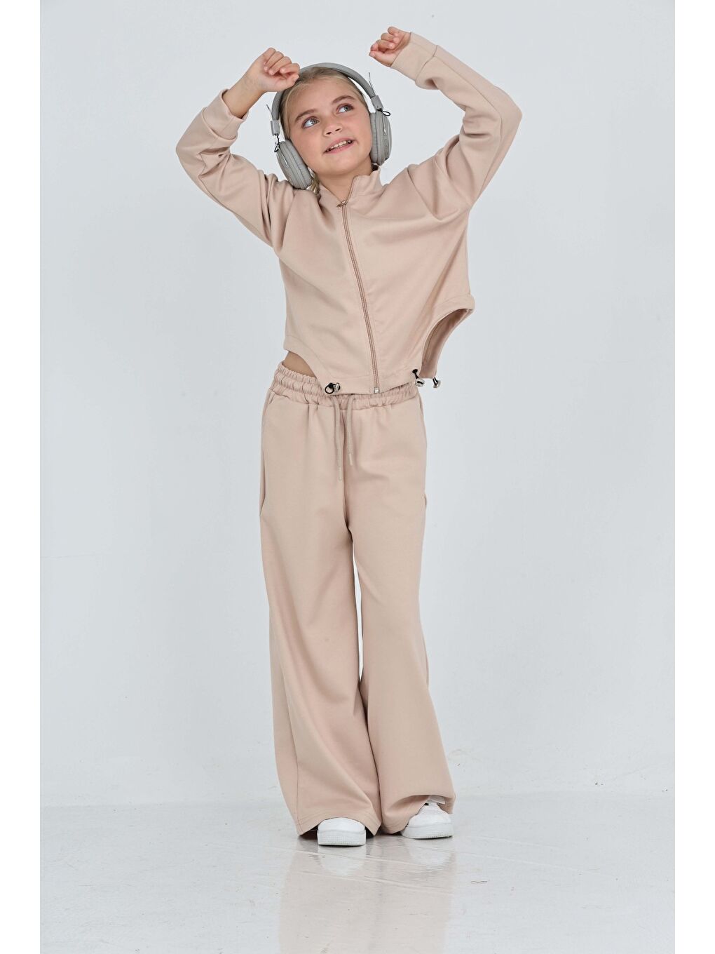 Bej Kız Çocuk Oval Kesim Detaylı Eşofman Takım-3