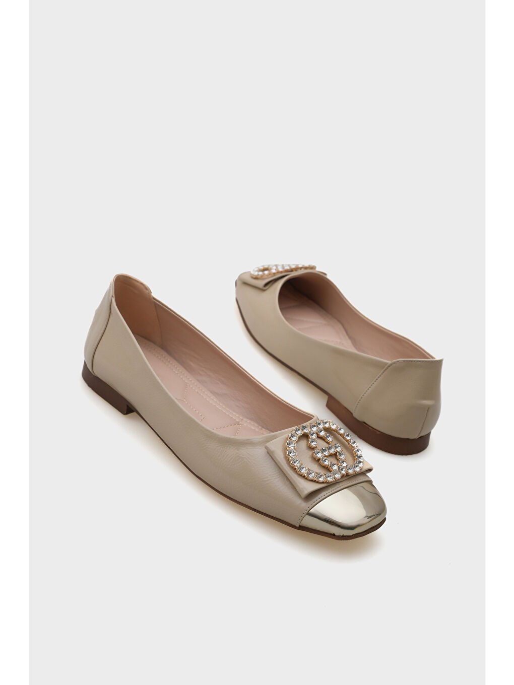 Bej Adel Küt Burunlu Taşlı Tokalı Kadın Babet-3