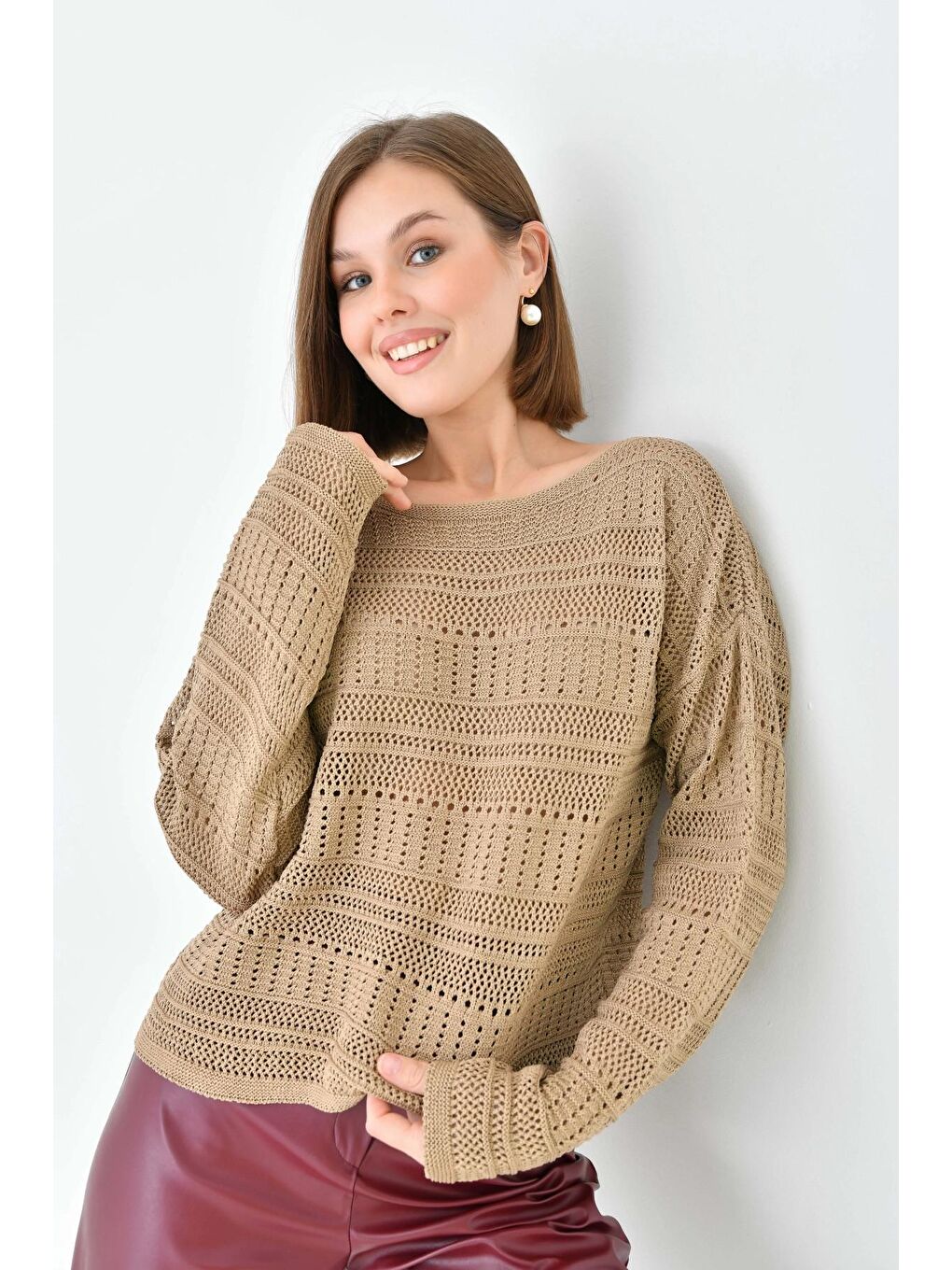 Örgü Detay Oversize Kayık Yaka Kısa Bej Renk Kazak-2