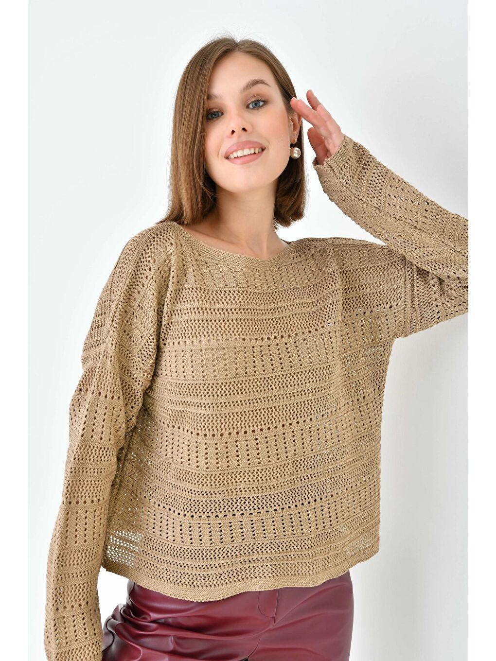 Örgü Detay Oversize Kayık Yaka Kısa Bej Renk Kazak-3