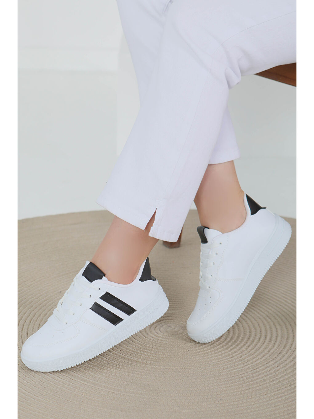 Kadın Beyaz Siyah Spor Ayakkabı - 27474