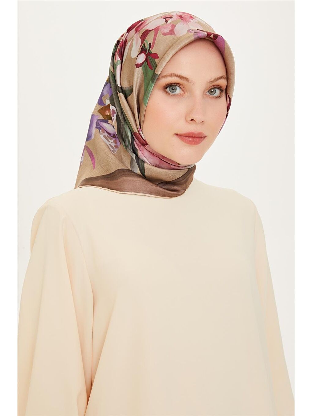 Karışık Çiçek Desenli Twill Saf İpek Eşarp 9215D 34 35