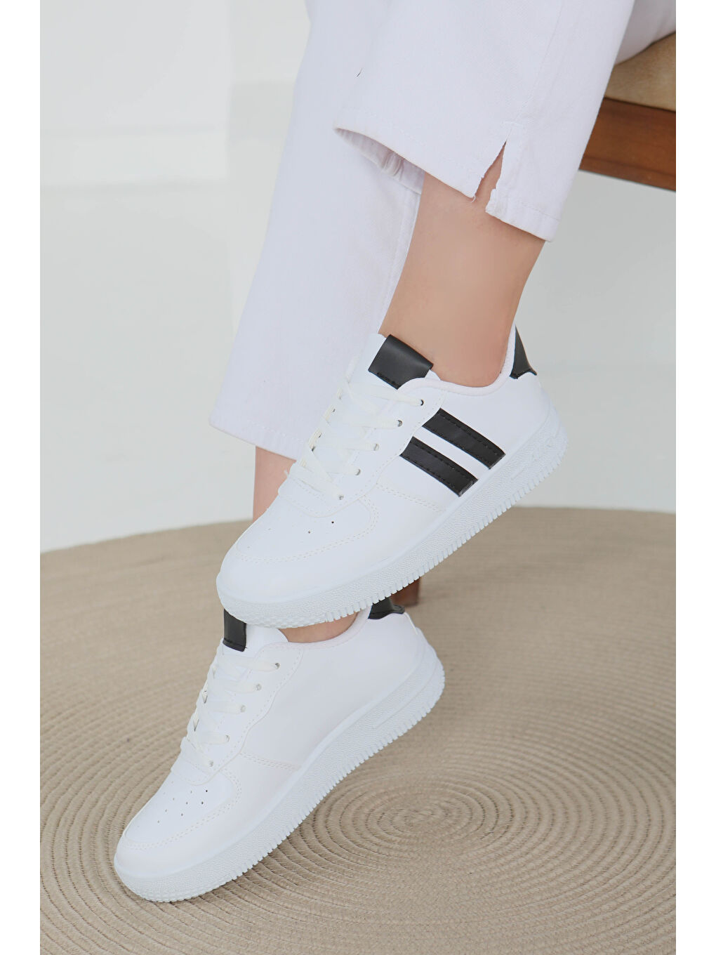 Kadın Beyaz Siyah Spor Ayakkabı - 27474-1