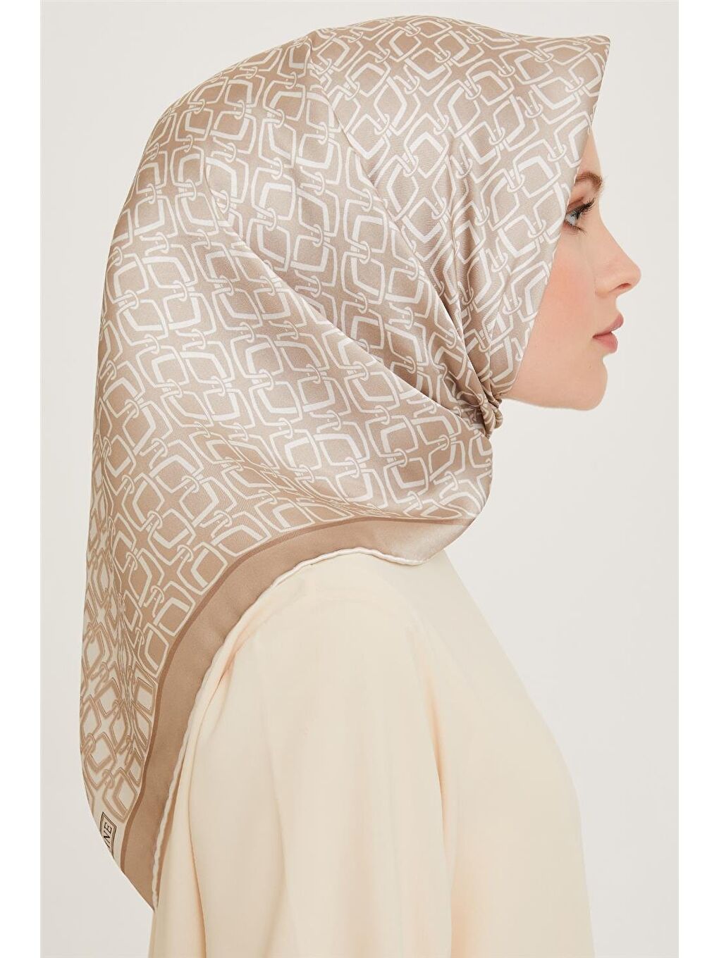 Bej Klasik Desenli Sura Saf İpek Eşarp 9248D 80 80-1