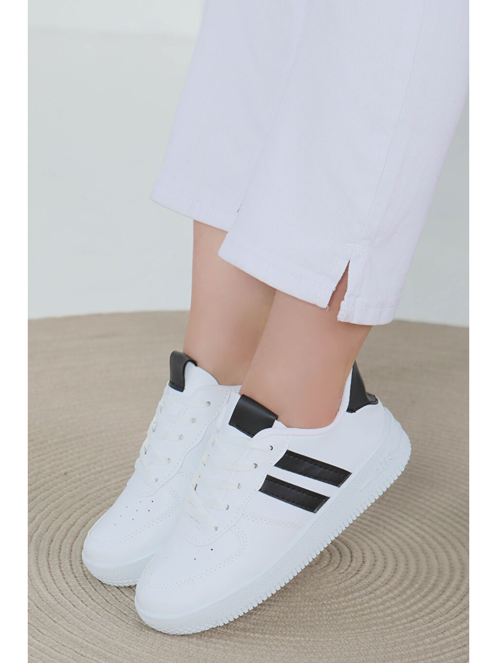 Kadın Beyaz Siyah Spor Ayakkabı - 27474-3