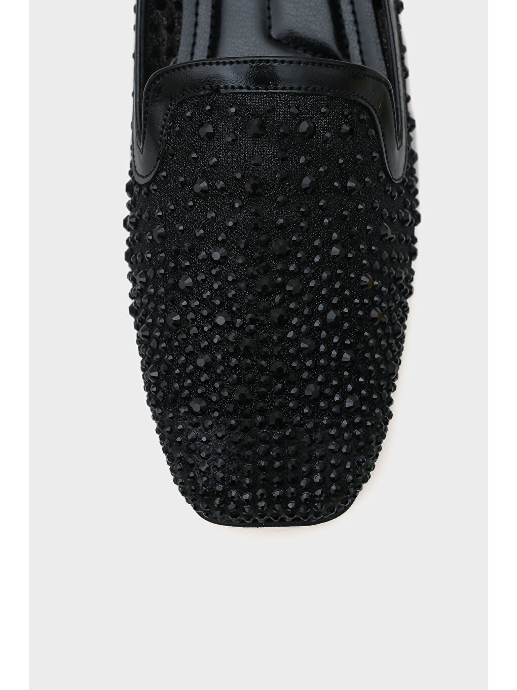 Siyah Ada Küt Burunlu Fileli Taşlı Kadın Babet-2