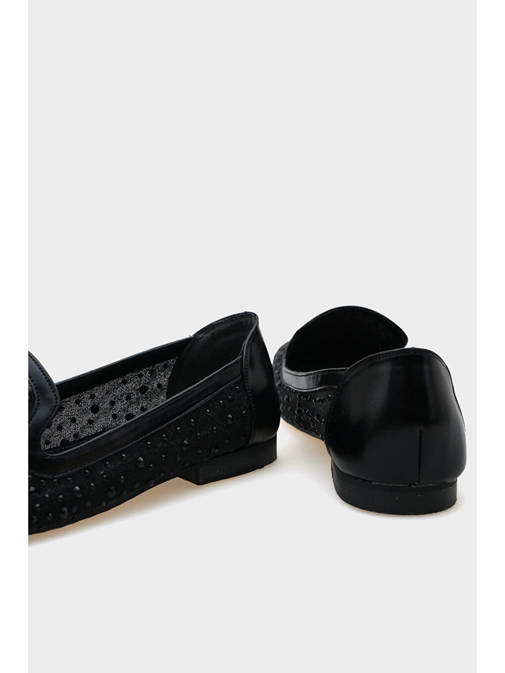 Siyah Ada Küt Burunlu Fileli Taşlı Kadın Babet-5