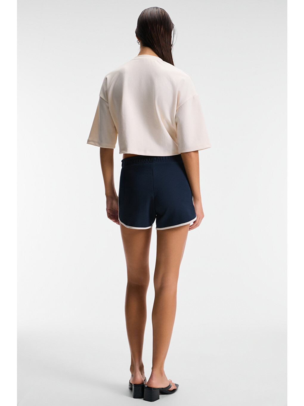 Quara Kadın Esnek Kumaşlı Comfort Fit Lacivert Şort-5