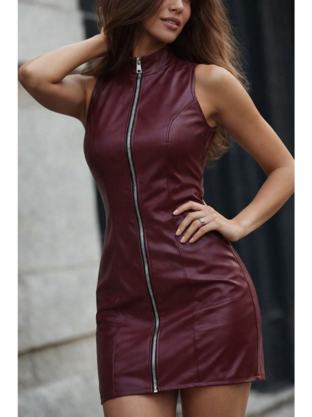 Bordo Kadın Kolsuz Balıkçı Yaka önden Fermuarlı Kısa Deri Elbise-2