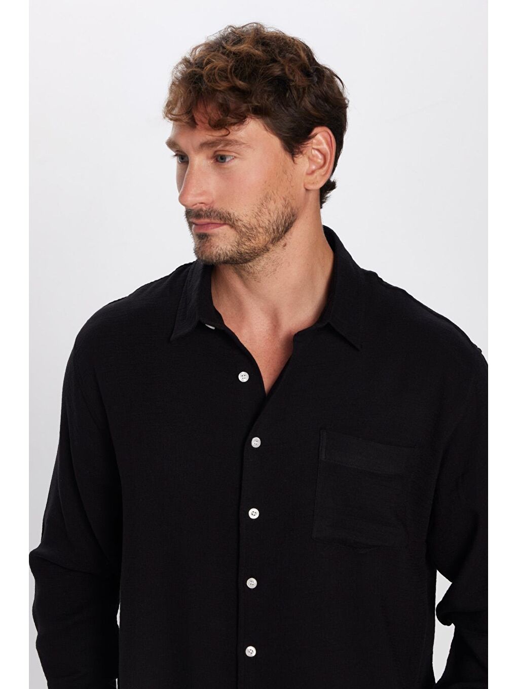 Erkek Relax Fit Rahat Kesim Viskon Pamuklu Tek Cepli Düz Siyah Gömlek
