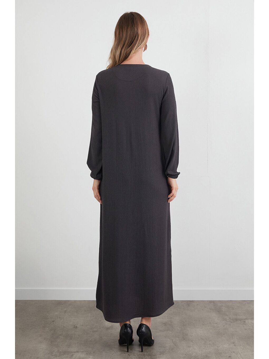 Antrasit Fullamodest Aksesuarlı Bürümcük Kumaş Büyük Beden Elbise-3