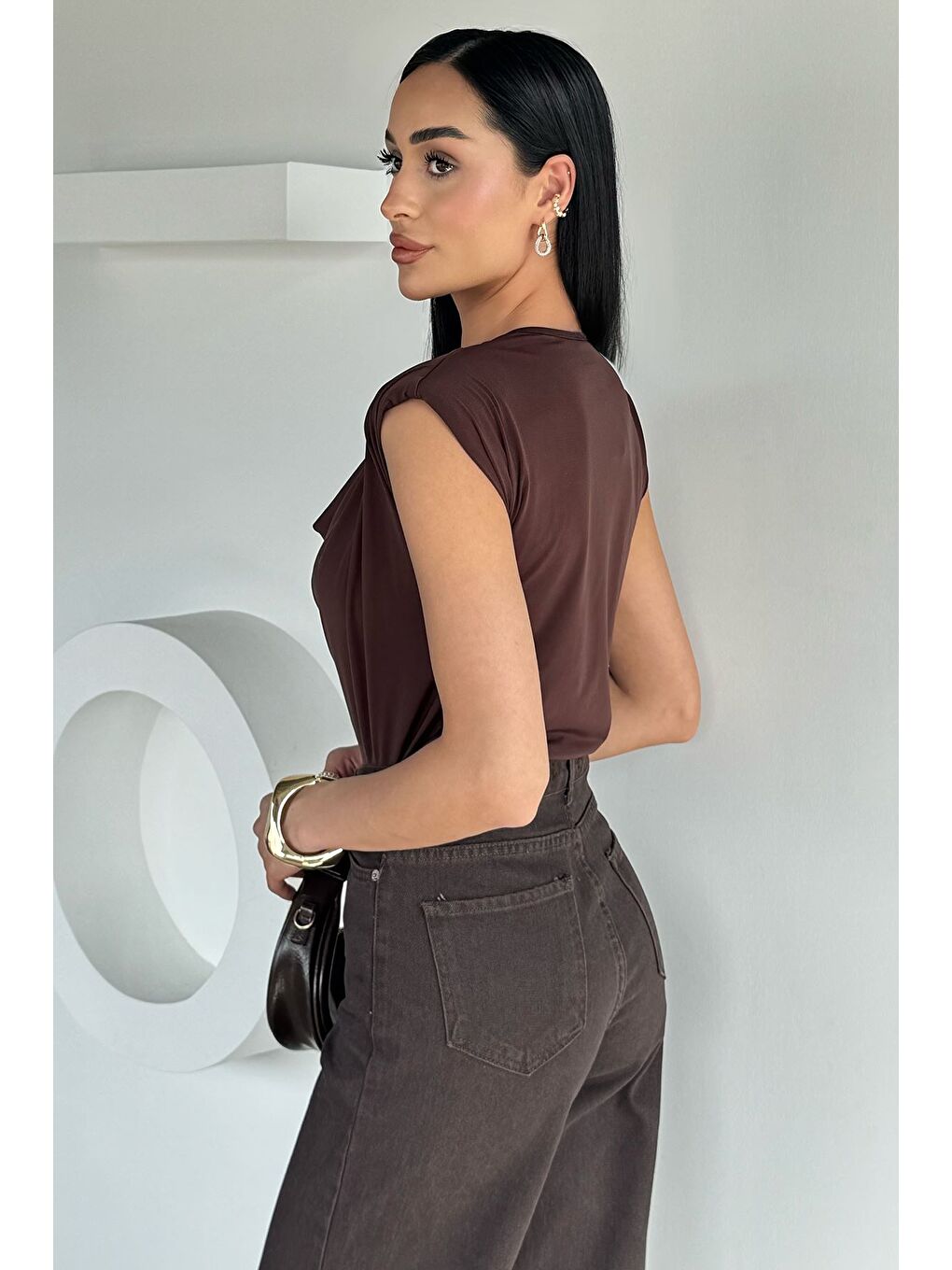 Kahverengi Kadın Omuz Vatkalı Degaje Yaka Bluz-3