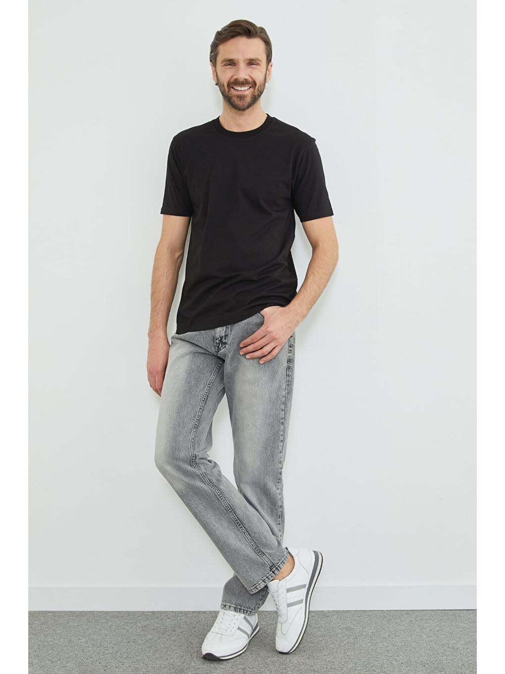 Siyah Basic Bisiklet Yaka Tişört-1