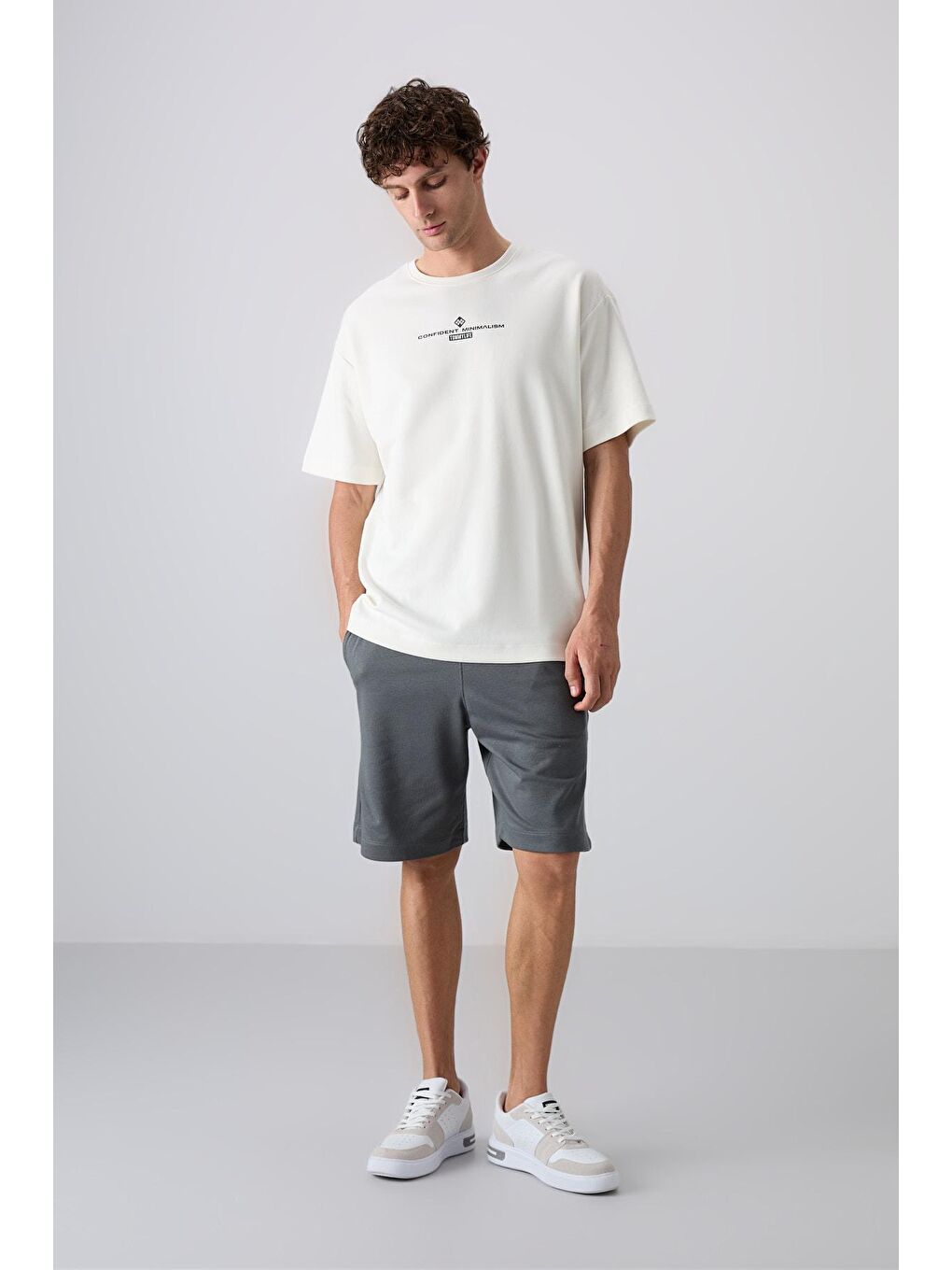 Ekru Pamuklu Kalın Yumuşak Dokulu Oversize Fit Baskılı Erkek Tişört - 88321-3