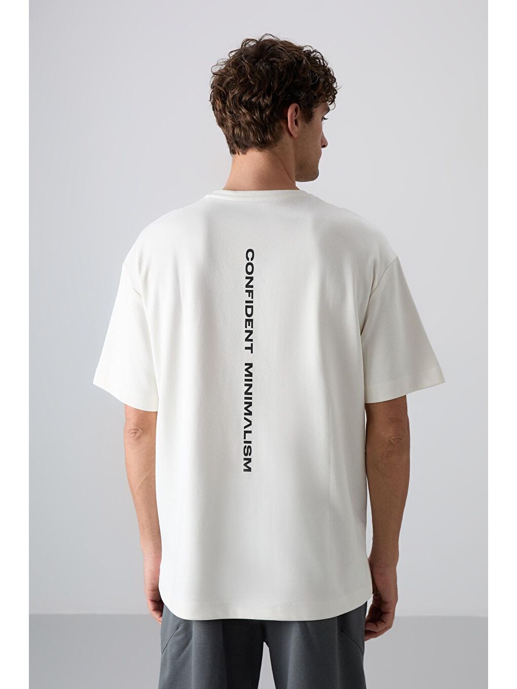Ekru Pamuklu Kalın Yumuşak Dokulu Oversize Fit Baskılı Erkek Tişört - 88321-4