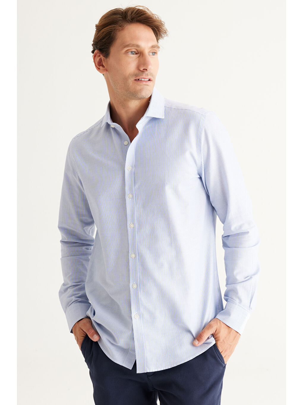 Erkek Beyaz-Lacivert Slim Fit Dar Kesim Küçük İtalyan Yaka %100 Pamuk Armürlü Gömlek-2