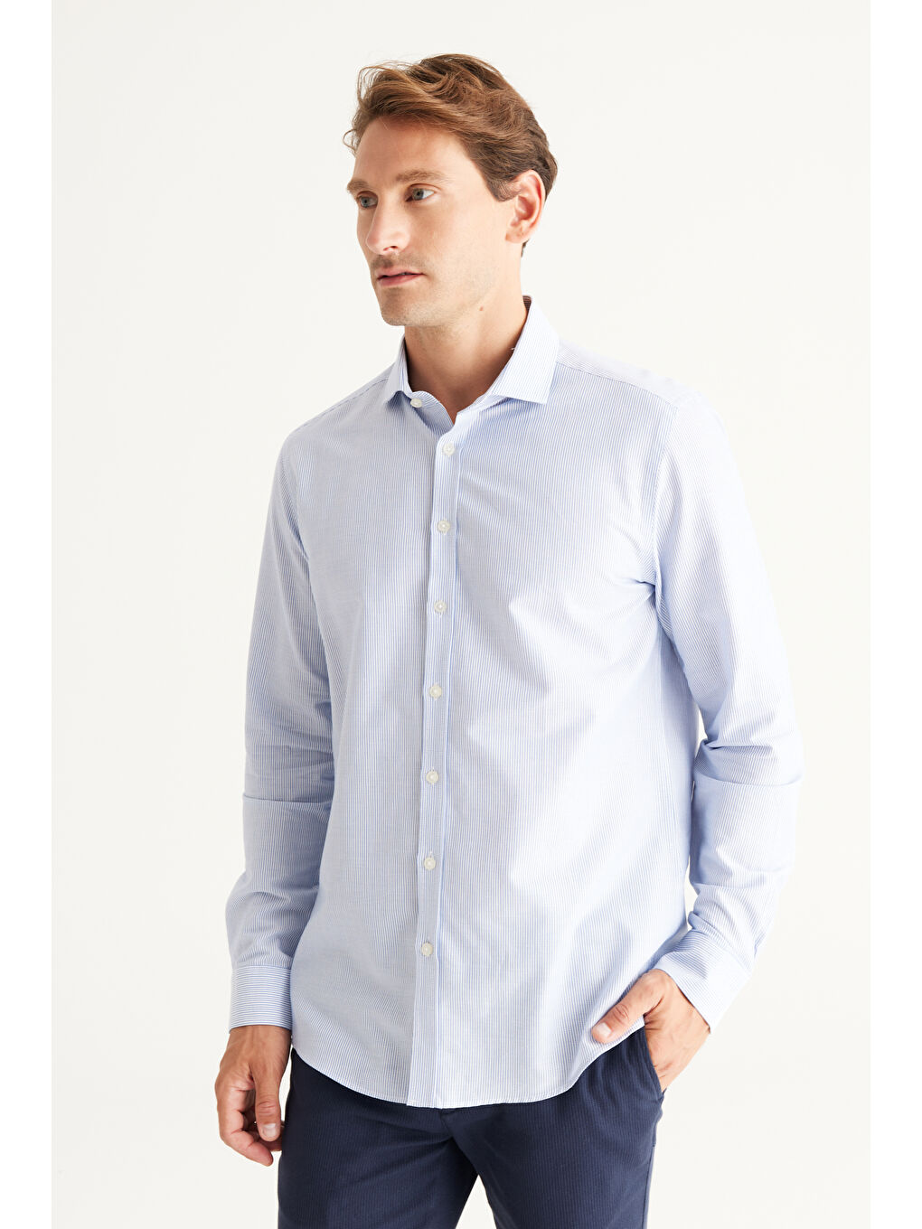 Erkek Beyaz-Lacivert Slim Fit Dar Kesim Küçük İtalyan Yaka %100 Pamuk Armürlü Gömlek-3