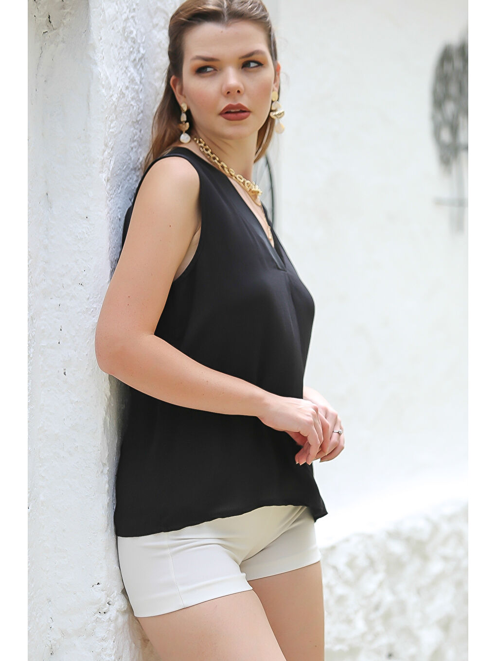 İtalyan Siyah V Yaka Kolsuz Pileli Dokuma Casual İpek Bluz-2