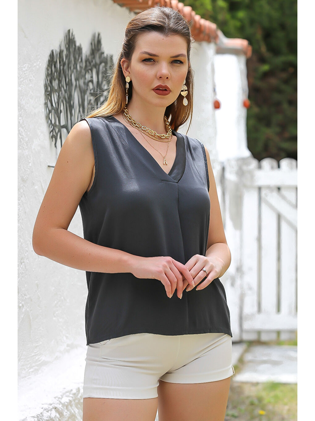 İtalyan Antrasit V Yaka Kolsuz Pileli Dokuma Casual İpek Bluz-2