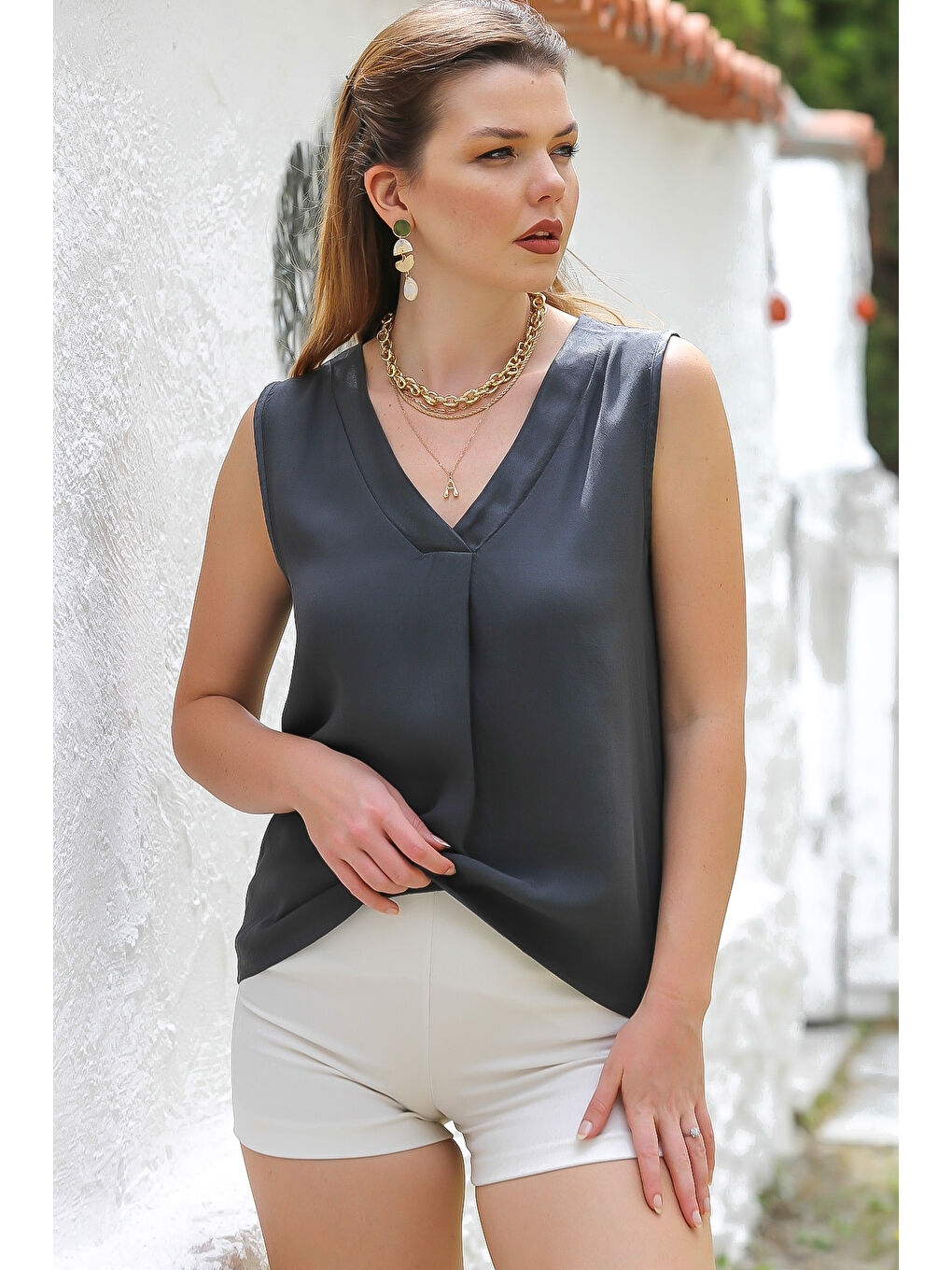 İtalyan Antrasit V Yaka Kolsuz Pileli Dokuma Casual İpek Bluz-3