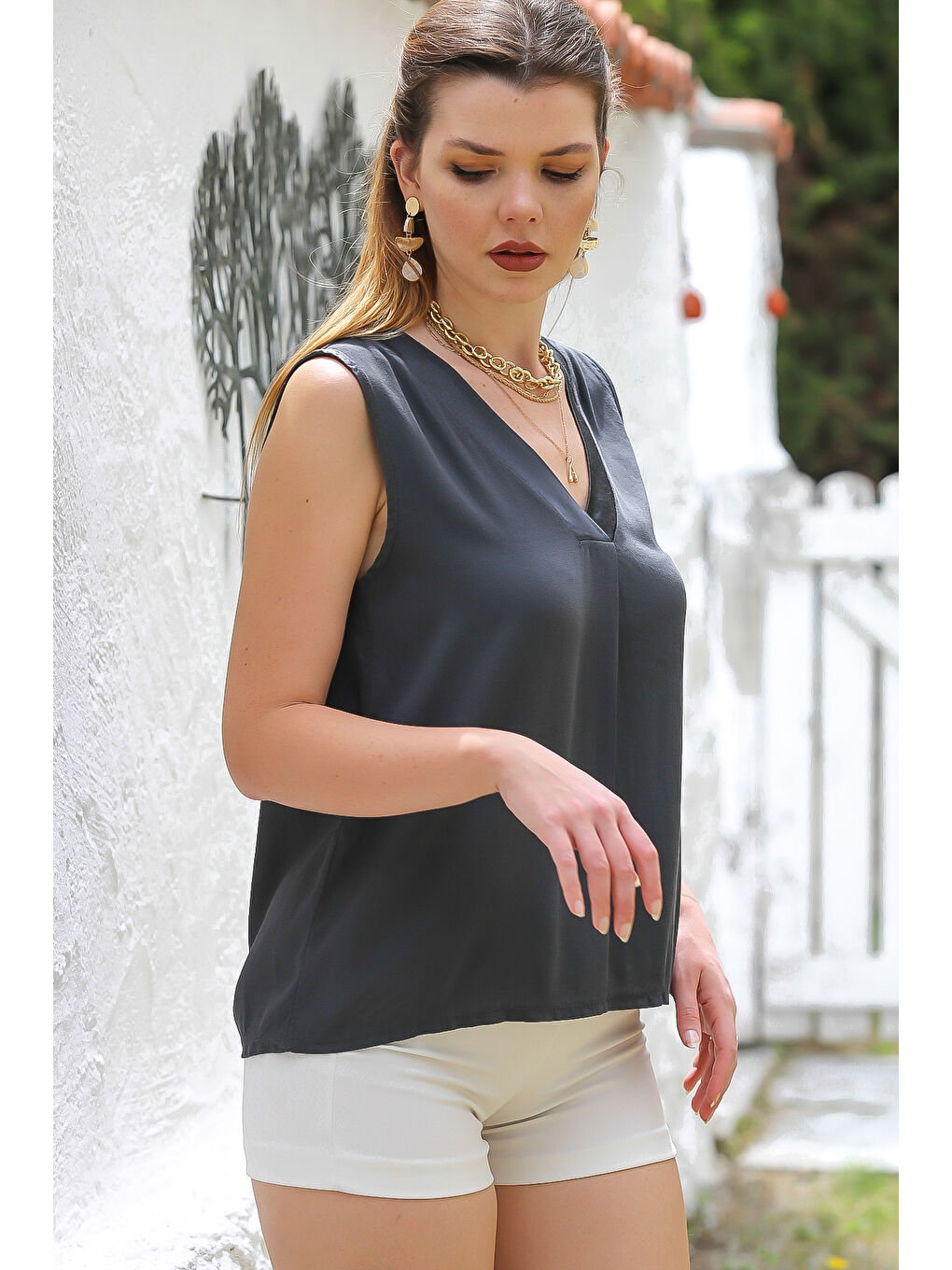 İtalyan Antrasit V Yaka Kolsuz Pileli Dokuma Casual İpek Bluz-4