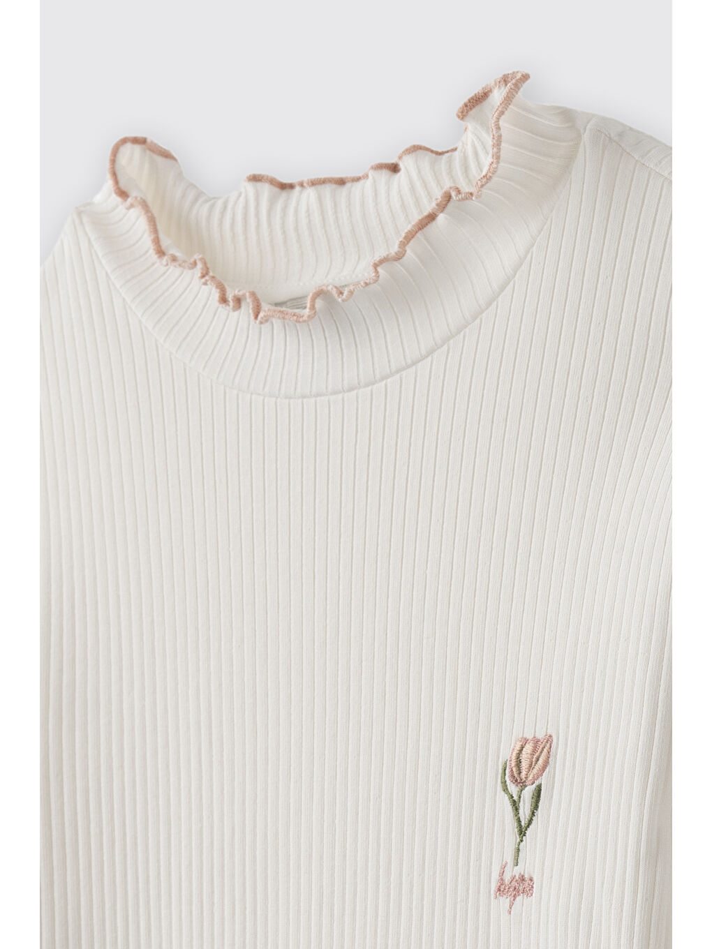 Kız Çocuk Yakası Ve Kol Ucu Dikişli Nakışlı Uzun Kollu Ekru Tişört-4