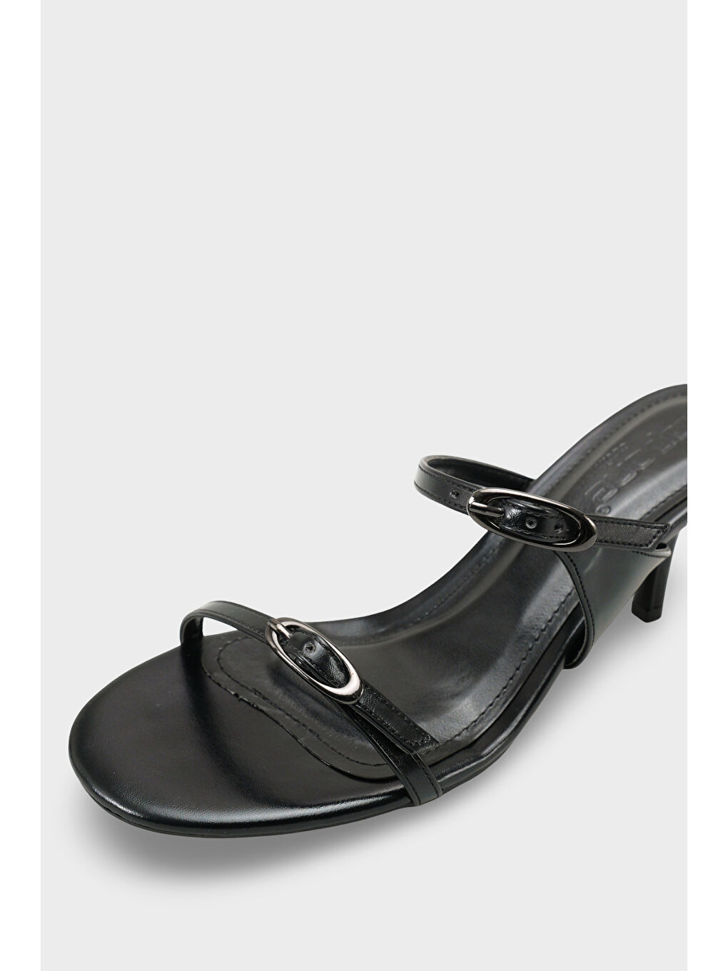 Siyah Gerda Yuvarlak Burunlu Çift Tokalı Orta Topuklu Kadın Terlik-2