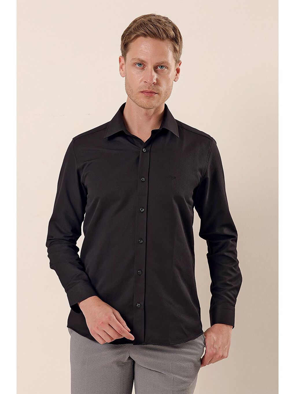 Siyah Uzun Kollu Armürlü Cepsiz Pamuklu Elastanlı Slim Fit Dar Kesim Gömlek 1004240193