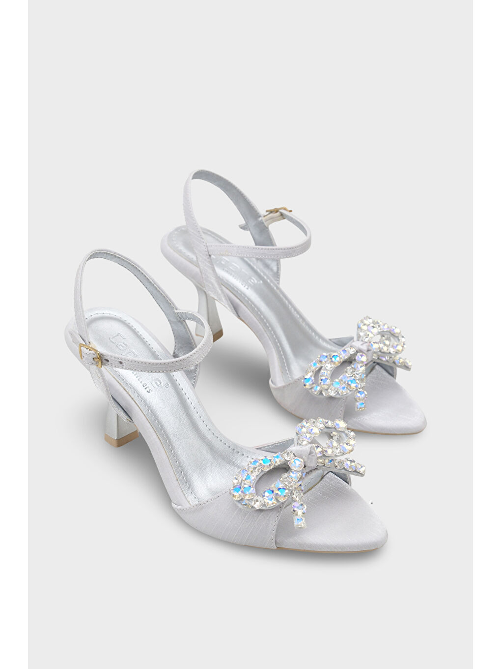 Gri Cissie Sivri Burunlu Taşlı Bilekten Bantlı Saten Orta Topuklu Kadın Ayakkabı-1
