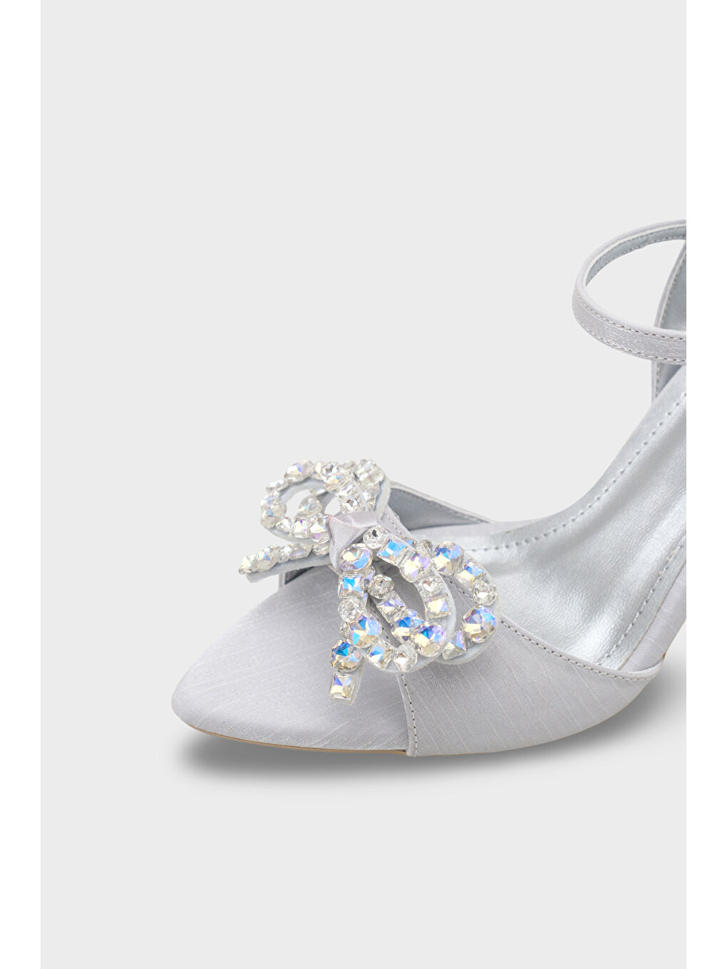 Gri Cissie Sivri Burunlu Taşlı Bilekten Bantlı Saten Orta Topuklu Kadın Ayakkabı-2