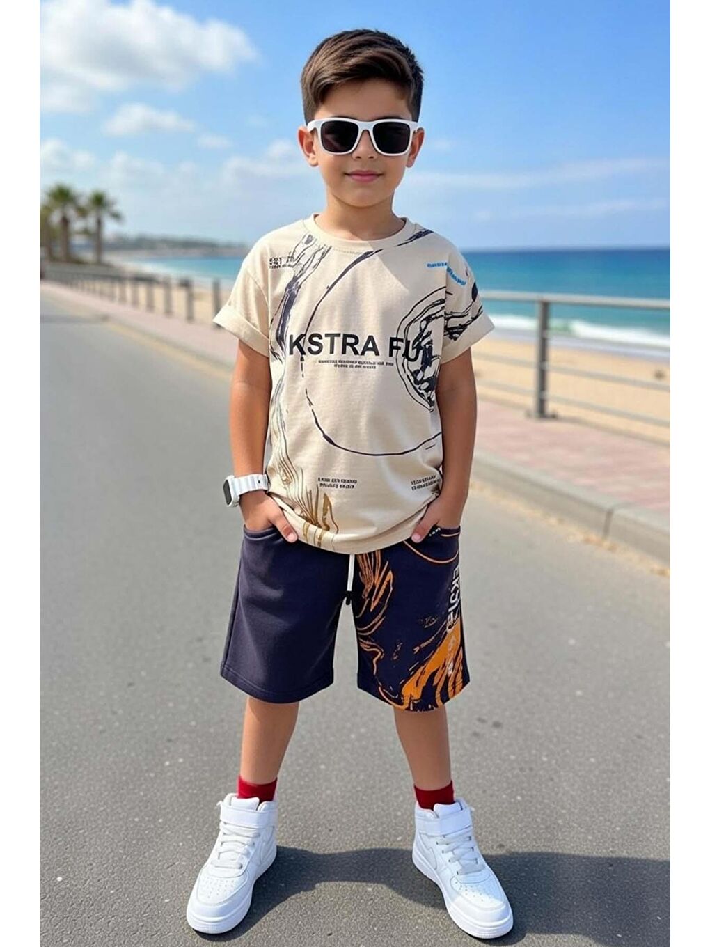 Erkek Çocuk Üzerinde Şekiller ve Fun Yazı Baskılı Bej Tişört Şortlu Takım-1